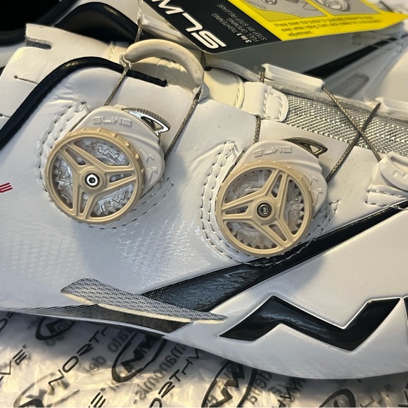 New IN BOX - NW White and Black Men's Athletic Cycling Shoes - brand new! - Picture 8 of 17